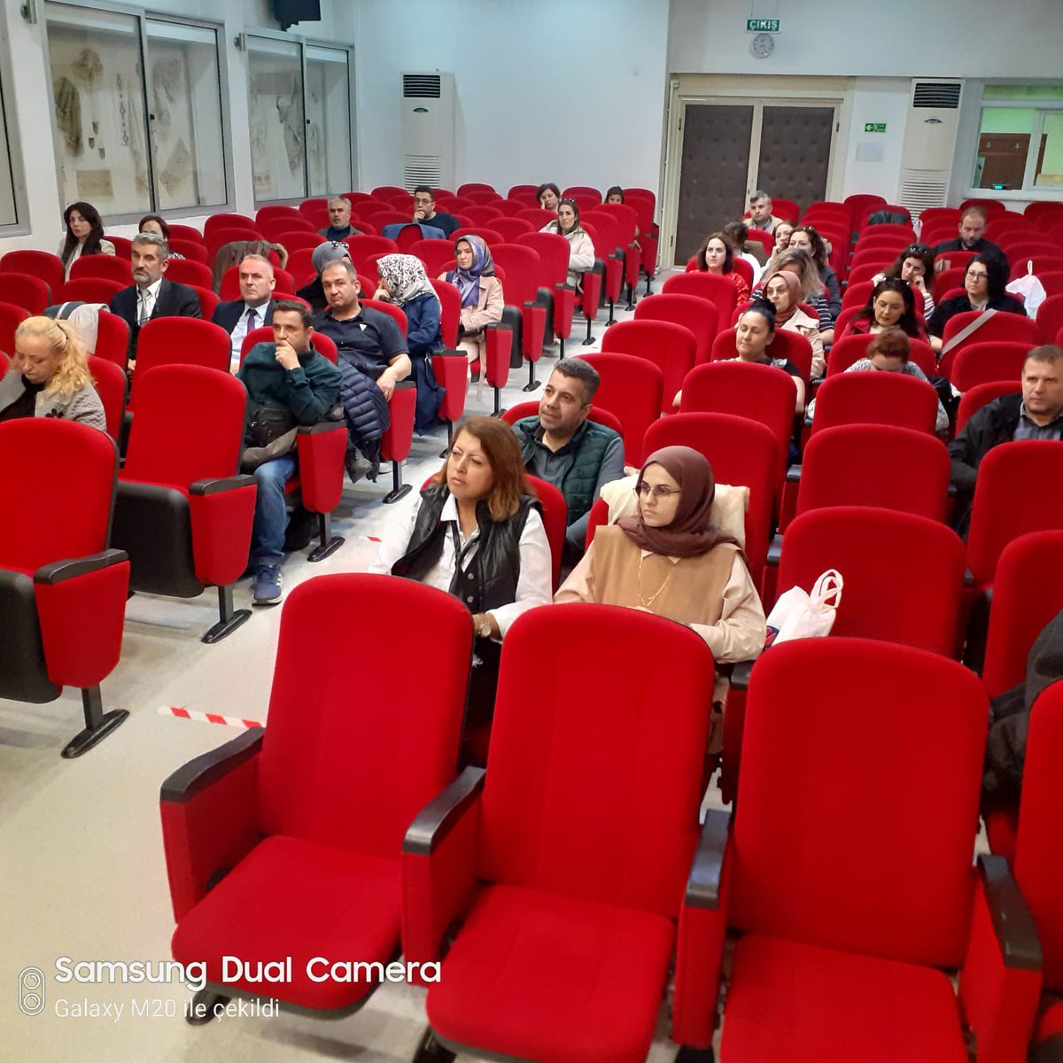 sinopmemsaglik's tweet photo. Çocuklarımızın okullarda sağlıklı ve güvenilir gıdaya ulaşabilmesi için çalışmalarımız devam ediyor🍀
Okul sağlığı sorumlumuz ve diyetisyenimiz okullardaki gıda işletmeleri denetim ekiplerine eğitim verdi. @tcmeb @Yusuf__Tekin @meb_dhgm @omurfatih @mebisgb @ozkan_meb @sinopilmem https://t.co/LAN44D9xJx