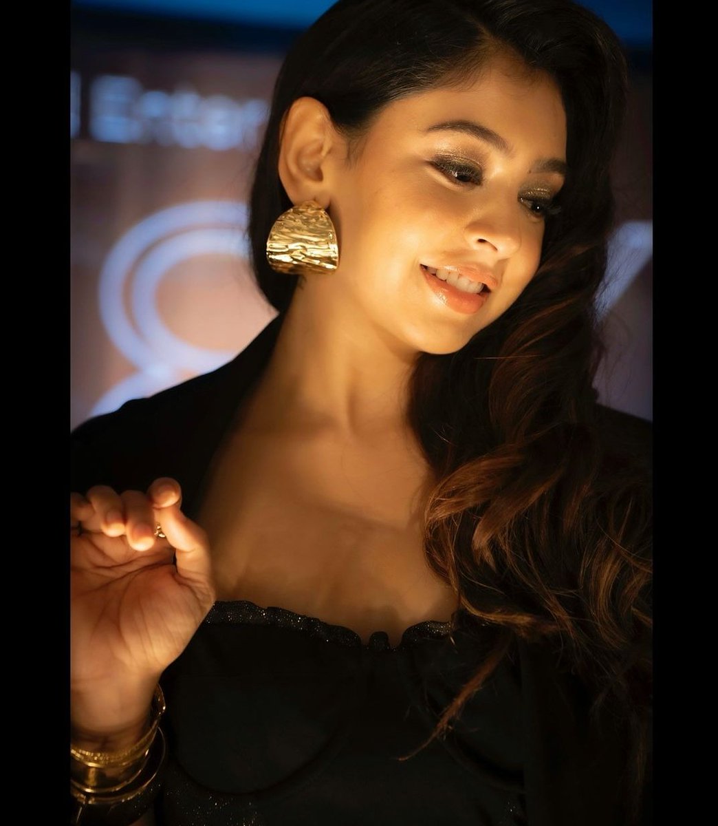 nitiology's tweet photo. A good day to login because hello? 🫶
#NitiTaylor https://t.co/f18ludoDRw