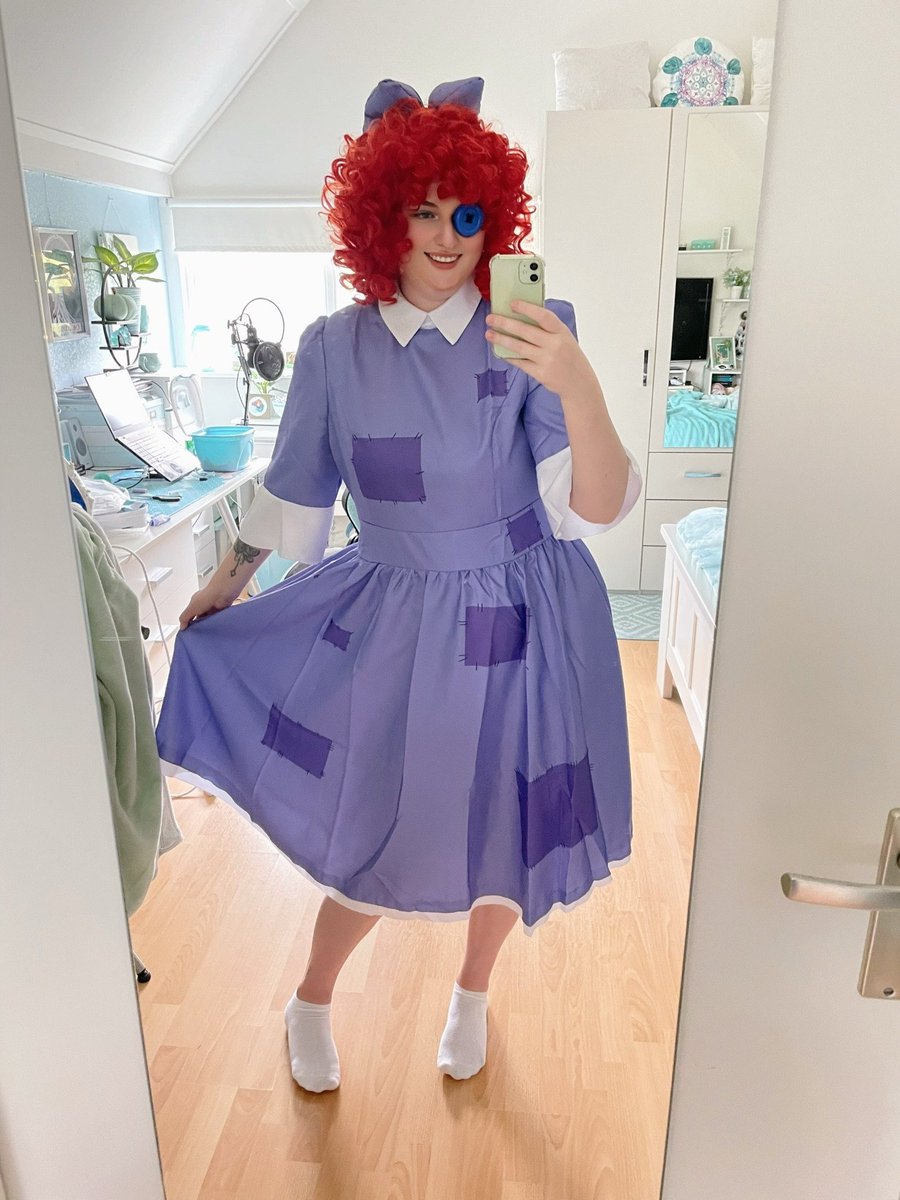 I'll be attending Dutch Comic Con next month as Ragatha, woooo! 🧶🎀✨ First time cosplaying a character I've voiced 👀 Who will I see there? c: #TADC #TheAmazingDigitalCircus