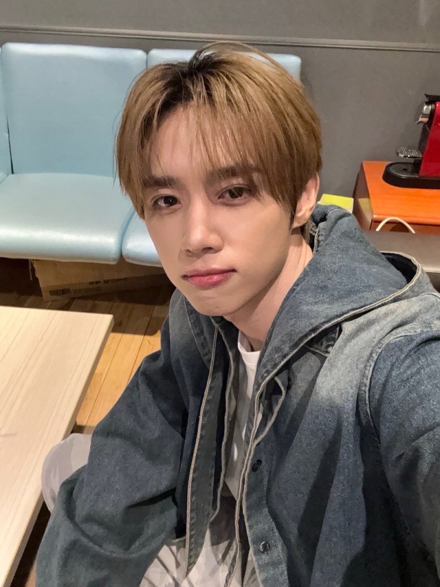 IST_THEBOYZ's tweet photo. [📸] 더보이즈 선우 아이돌 라디오 DJ 완료🦝 근본 있는 DJ 떤디와 수요일엔 라디오 데이트 어때요😎

#THEBOYZ #더보이즈
#SUNWOO #선우 https://t.co/gmi0wkQYxd