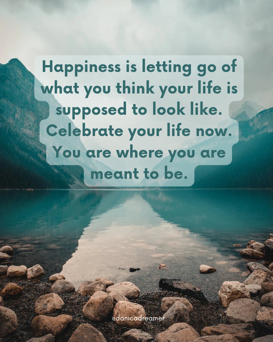 DanicaDreamer's tweet photo. Happy Wednesday! #WellbeingWednesday #letgoofexpectations #behappynow #youarewhereyouneedtobe #everythinghappensforareason #embracethejourney #danicadreamer https://t.co/m574bQSLI9