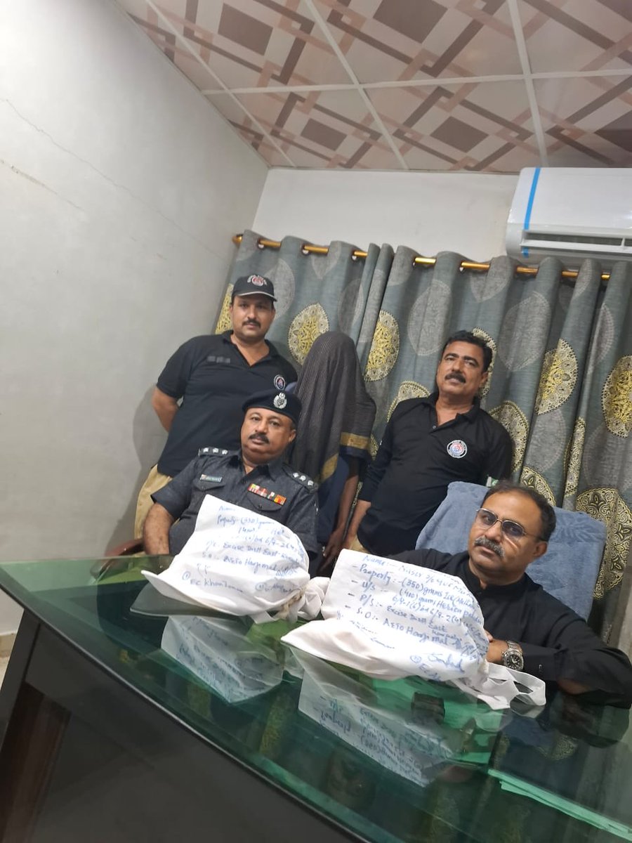 FarhanAlikaleri's tweet image. کراچی میں ایکسائز نارکوٹکس کنٹرول کی کارروائی، منشیات فروش ناصر ولد گل محمد کو گرفتار کر لیا گیا، ملزم کے قبضے سے 350 گرام آئس اور 400 گرام ہیروئن برآمد کر لی گئی
@sharjeelinam
#NarcoticsCrackdown