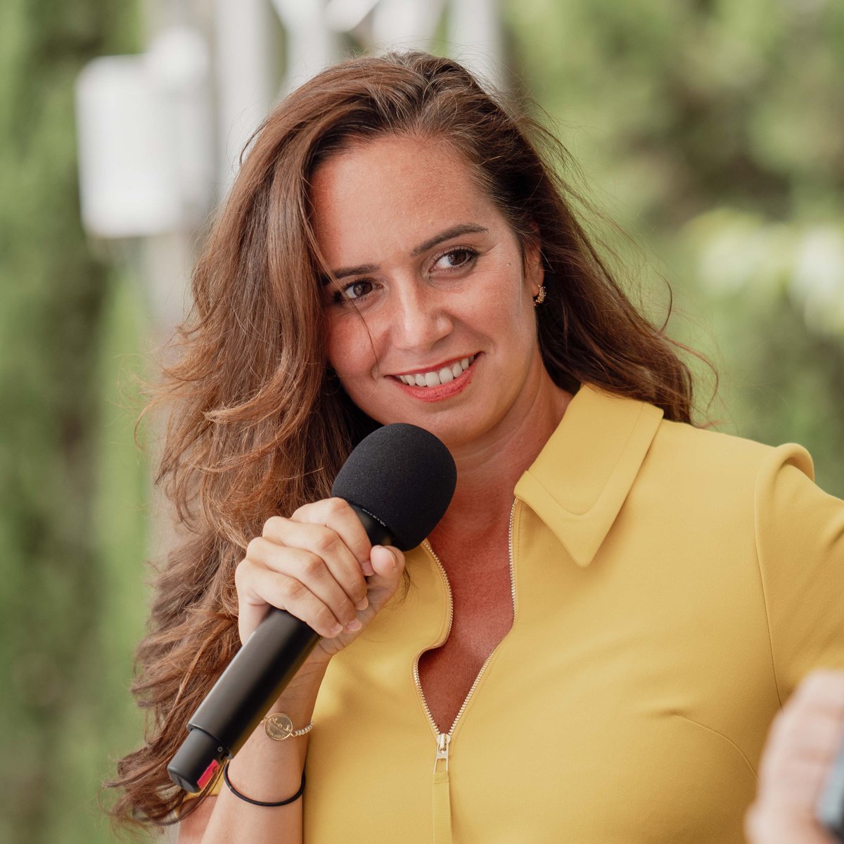 Florilège de compliments sur Sarah Knafo dans le dernier numéro de Valeurs Actuelles :

👉 Philippe de Villiers : « Je vois la grande qualité de ses interven­tions, elle ne recule pas, elle ose. Elle va jouer un rôle important car on n'empêche pas le talent de percer. »

👉