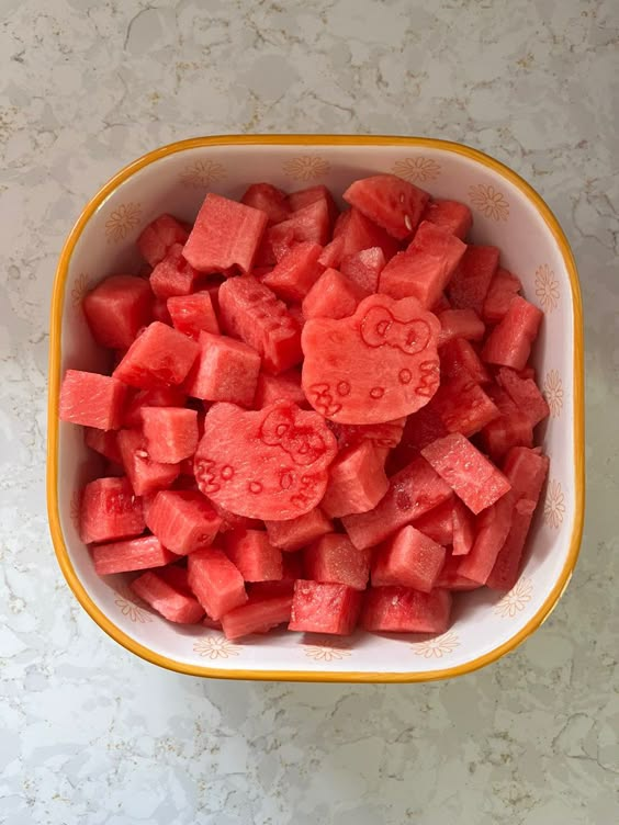 daily_dolce's tweet photo. Hello Kitty watermelon https://t.co/4BqoSrvPRe