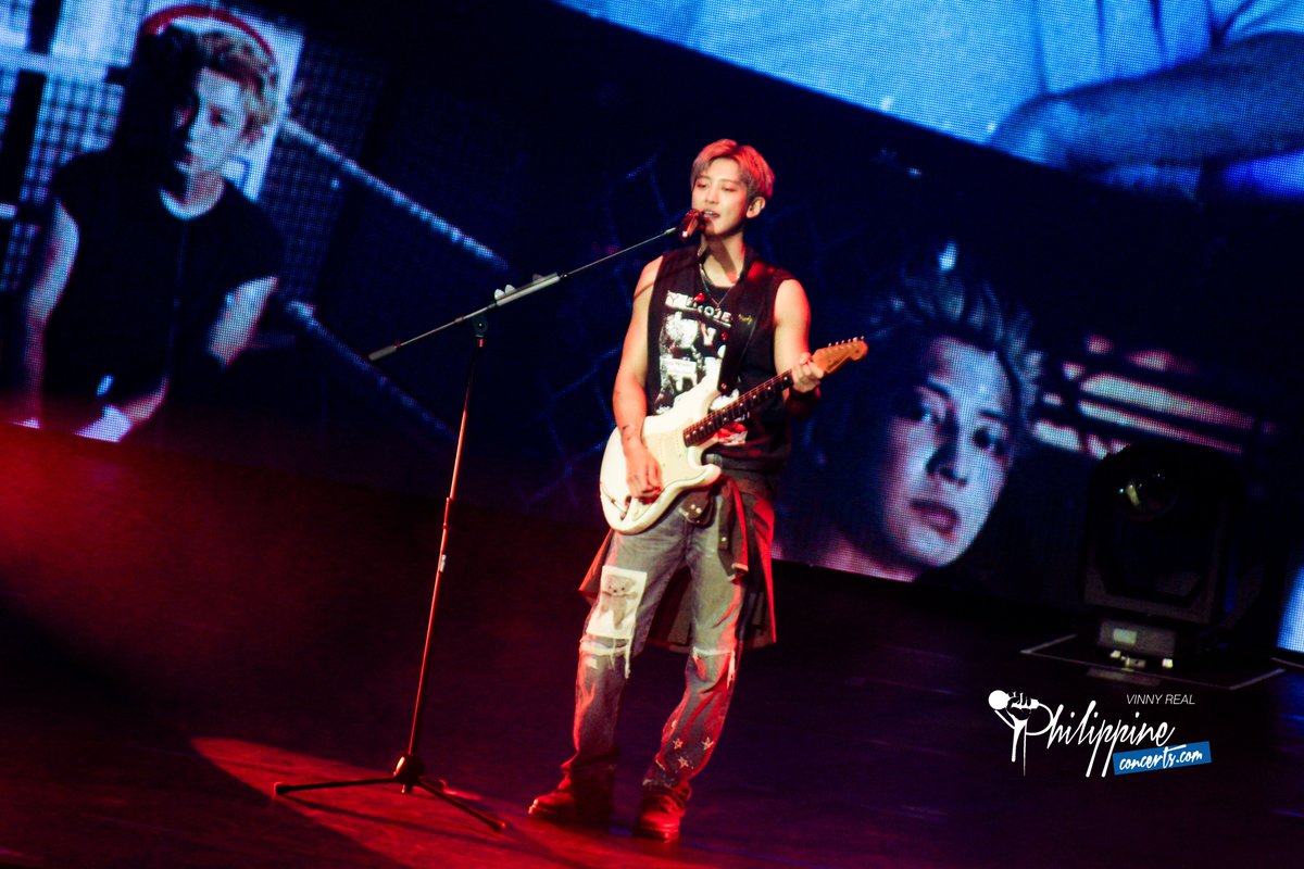 philconcerts's tweet photo. With Eribong shining bright and cheers loud and proud, the Philippines welcomed the Pogi, our four-leaf clover PARK CHANYEOL back to its City-Scape. 

From his first to final bow, EXO-L's Cherry Prince and Peter Pan captivated the audience with a live band, his incredible guitar prowess, captivating anecdotes, and strong performances. Chanyeol's magnetism makes him a standout performer that gets you wishing for more.

READ MORE: https://t.co/vszNUA0eTK

Special thanks to @pulpliveworld for #CHANYEOLinMANILA2024