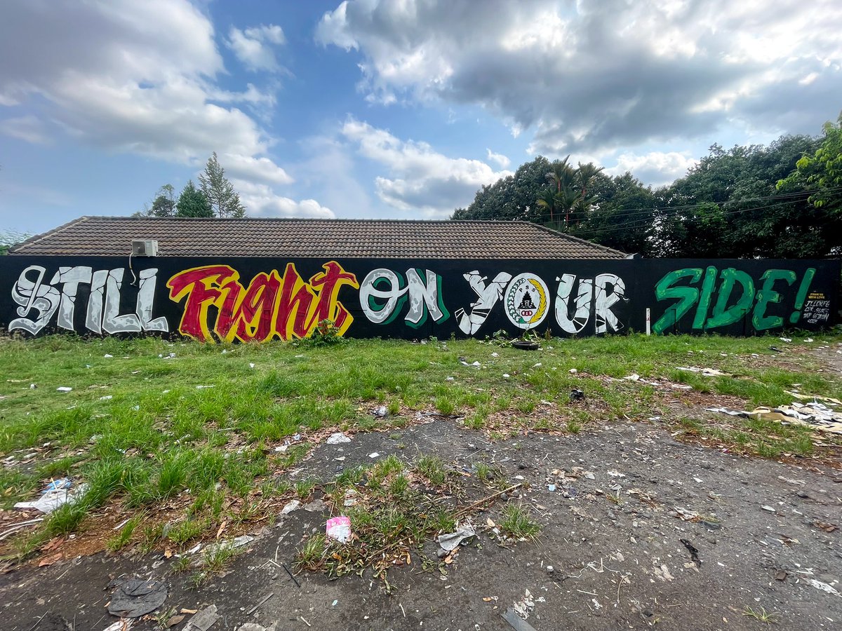 Seperti apa yang menjadi komitmen kita sebagai kelompok suporter, dengan mimpi-mimpi yang tak akan mati. Datang dari berbagai arah, sisi kanan maupun kiri. Kami akan senantiasa berdiri dan terus berjuang menemani!