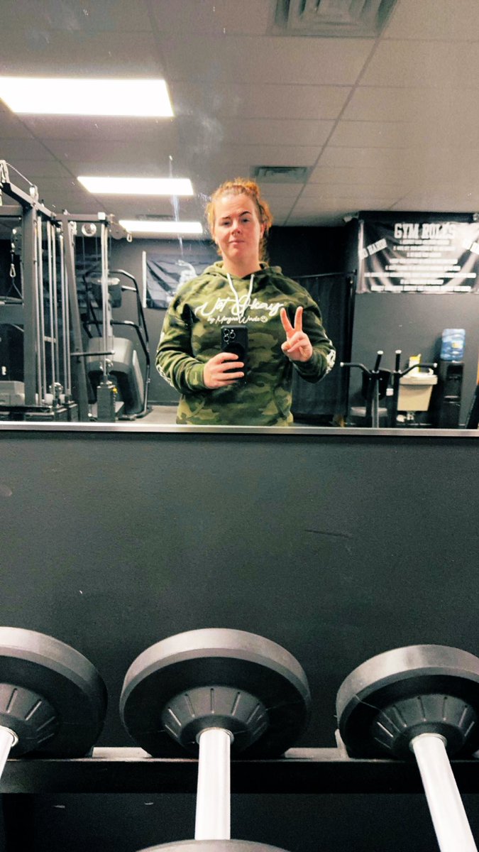 Shellbelz15's tweet image. Swapped gyms to get a more tight knit feel. Getting the whole place to myself this morning was an added bonus! 
Been feeling extra motivated and inspired since 💪🏝️  @maxeffortmuscle @corygfitness