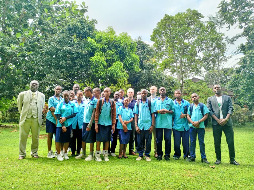 Wonderful exchange this morning with pupils from Yaoundé about the work of <a href="/FESKamerun/">FES Kamerun</a>, German-Cameroon relationships and colonial heritage