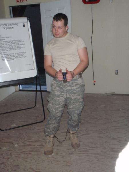 CapturedCamo's tweet photo. Learning proper detainment procedures in the Army #irlbondage #handcuff #handcuffs #handcuffed #handcuffing #cuff #cuffs #cuffed #cuffing #shackle #shackles #shackled #legiron #legirons https://t.co/GM2rKIkEPl