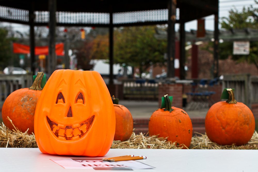 Volunteers Needed This Friday (10/25) to serve 5:00pm-8:30pm!  We are currently seeking volunteers who are interested in helping with our Annual Halloween Carnival at Town Commons (Event time: 5:30-8:00pm).  To apply, please visit carrboronc.gov/2988/Volunteer…