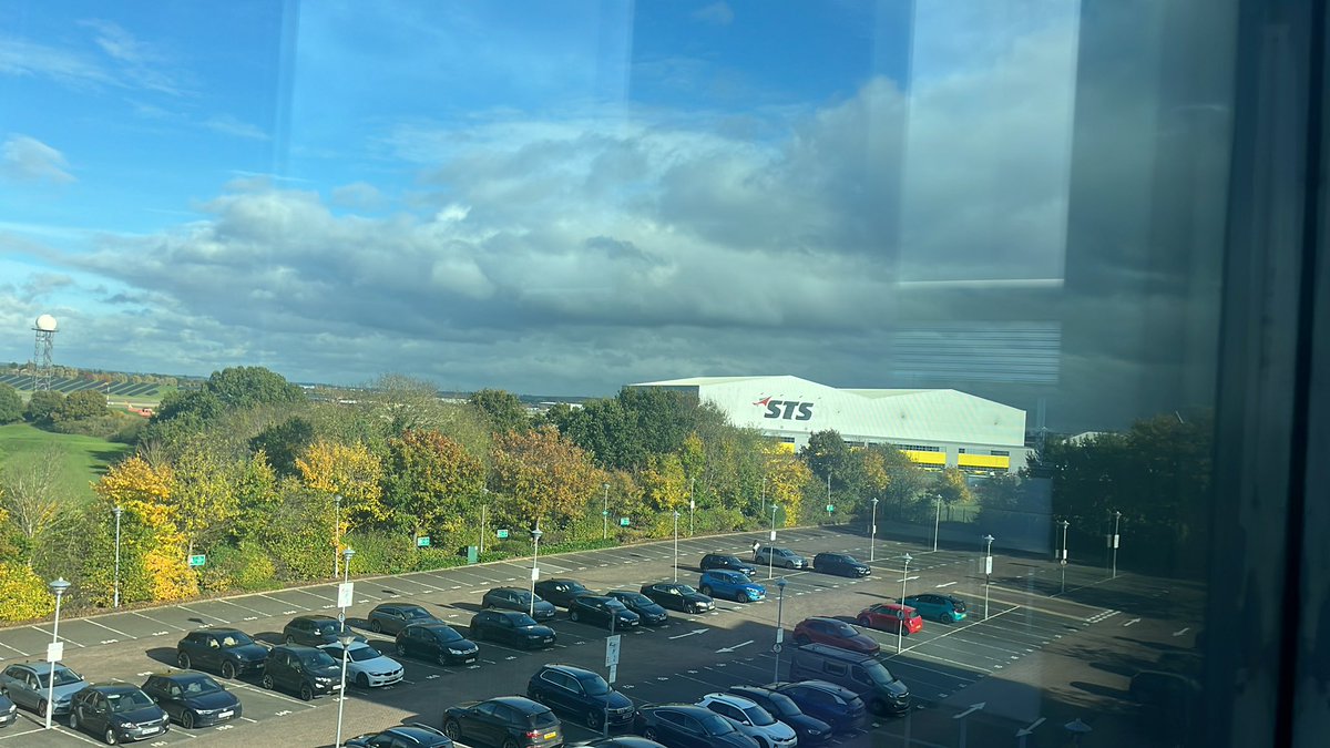 CooperMini_'s tweet image. Flights are landing at #BirminghamAirport still, just seen a Ryanair one come in. Not looking forwards to making my way to my airport hotel later…