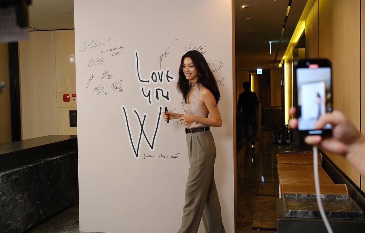 kimmdoyeonn's tweet photo. Love your W ❤️ https://t.co/QbHxlqgv3b