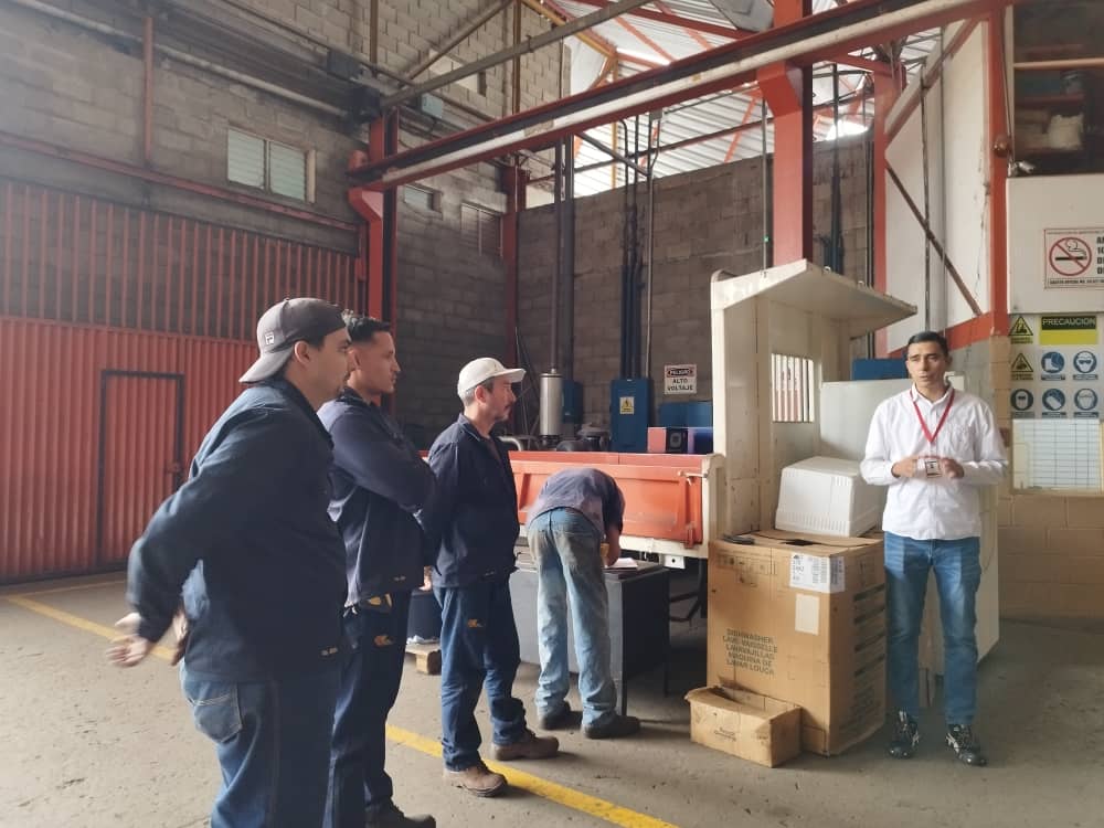 Siguiendo las instrucciones del Pdte. <a href="/NicolasMaduro/">Nicolás Maduro</a>  y del Min. <a href="/eduardopiate2/">eduardo piñate</a>, conformo el #CPTT en la entidad laboral Carrocerías Chama, ubicada en Av. Los Proceres zona industrial herdeca.
<a href="/MinTrabajoVE/">Ministerio del PP para el Proceso Socia de Trabajo</a> <a href="/CENTRALBOLIVMER/">jesus joel contreras</a>