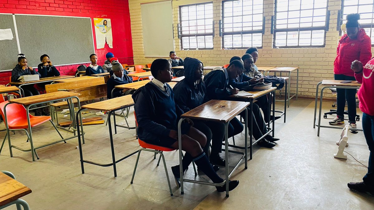 salso2021's tweet photo. Last Wednesday, we had an awesome time with the @absasouthafrica team at Thabo Secondary School in Naledi, Soweto! We helped learners discover the amazing products ABSA offers and the benefits they can reap. It's never too early to start saving for the future! #WeSupportLearners https://t.co/jkPmg5KydB