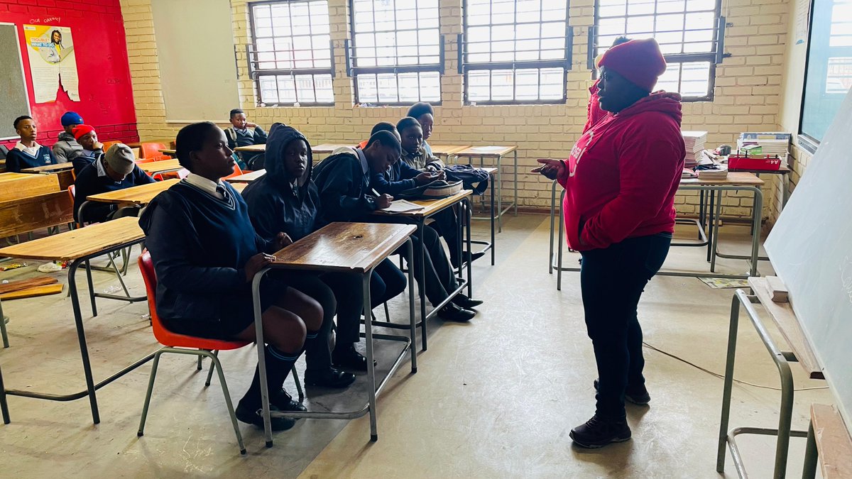 salso2021's tweet photo. Last Wednesday, we had an awesome time with the @absasouthafrica team at Thabo Secondary School in Naledi, Soweto! We helped learners discover the amazing products ABSA offers and the benefits they can reap. It's never too early to start saving for the future! #WeSupportLearners https://t.co/jkPmg5KydB