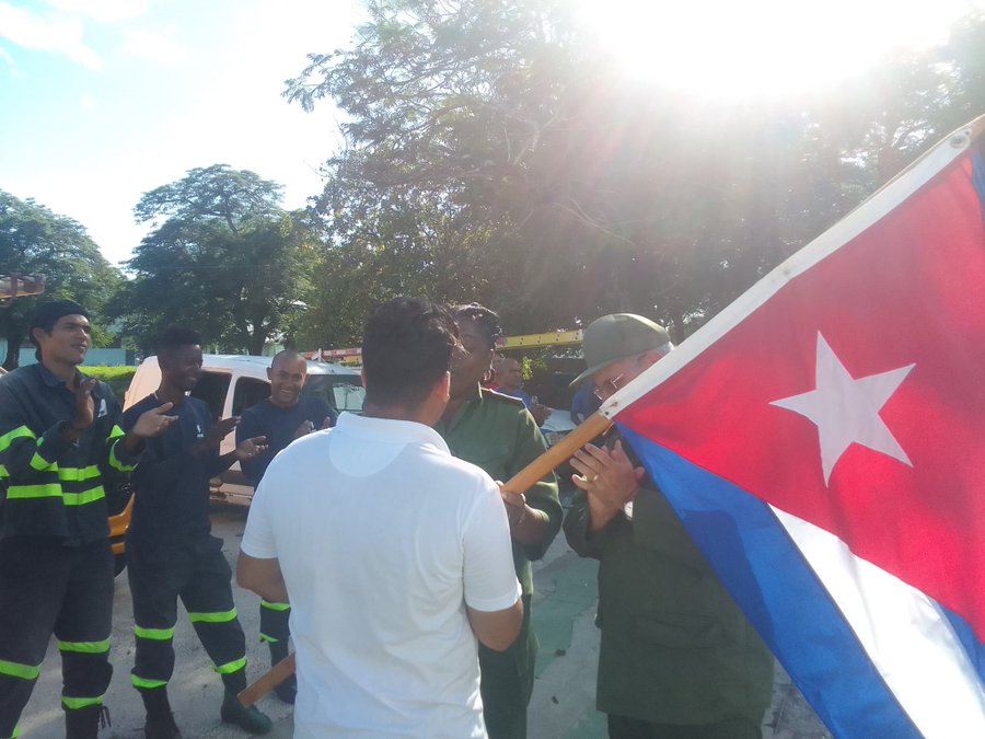 A decir de #Fidel: "Hemos tenido una hermosa historia, gracias a lo cual se ha forjado un gran pueblo".
     ¡Y qué clase de pueblo 🇨🇺! 

#FuerzaGuantánamo
#DeZurdaTeam