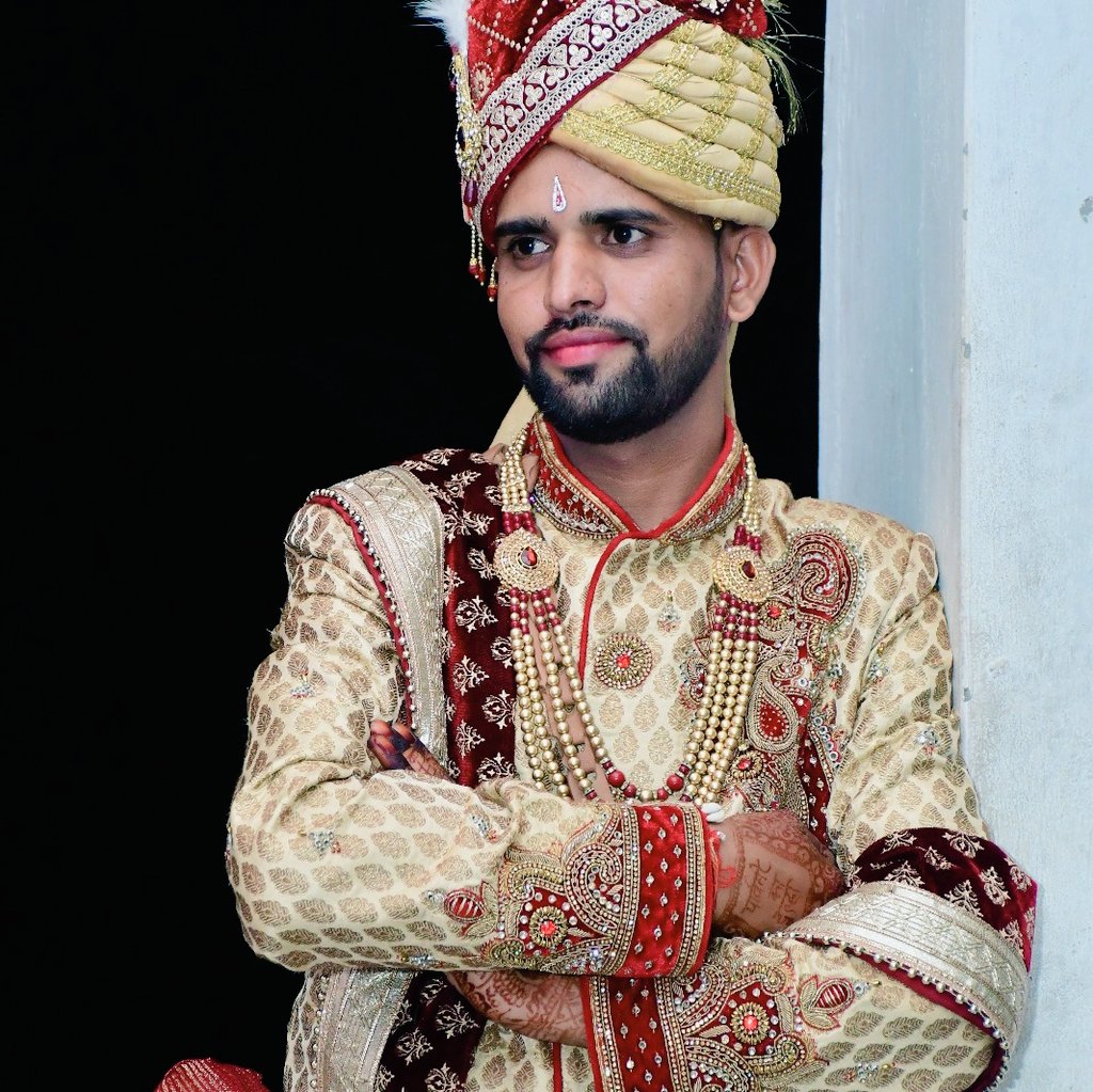 कसम की कसम छोरी
म प्यार थारे स्यु करू छू
तू हा कर या ना कर
मै तो थारे पे ही मरु छू।