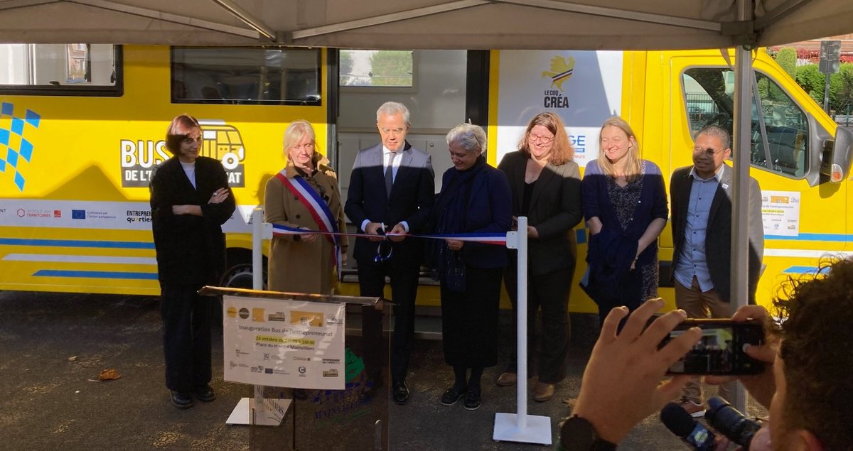 France Travail présent  lors de la tournée du Bus de l'entrepreneuriat 🚌
Inauguré par M. Le Préfet Hervé Jonathan, Mme Bonthoux Maire de Mainvilliers et Cons. Régionale et Mme Ventura Chartres Métropole. 
Entrepreneurs, les solutions pour réussir votre création d'entreprise !