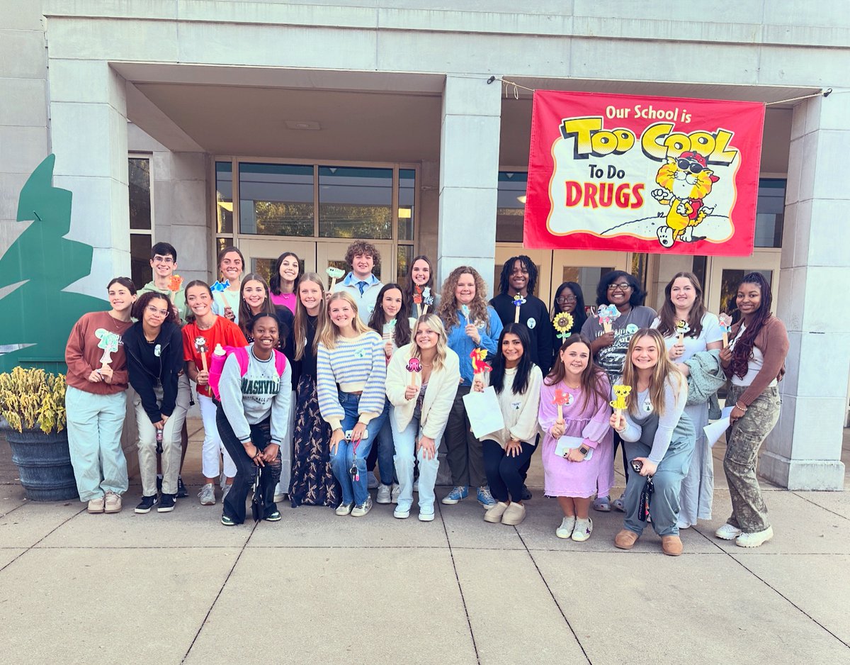 AREaton's tweet image. The Teacher Cadets had the BEST time performing puppet shows for our Kindergarten and 4K friends at Pine Street School this morning.  Thank you for welcoming us into your classrooms!  #teachercadet  #pinestreet #goingforgreat 💙💛 @SpartanburgD7  @SpartanburgHS