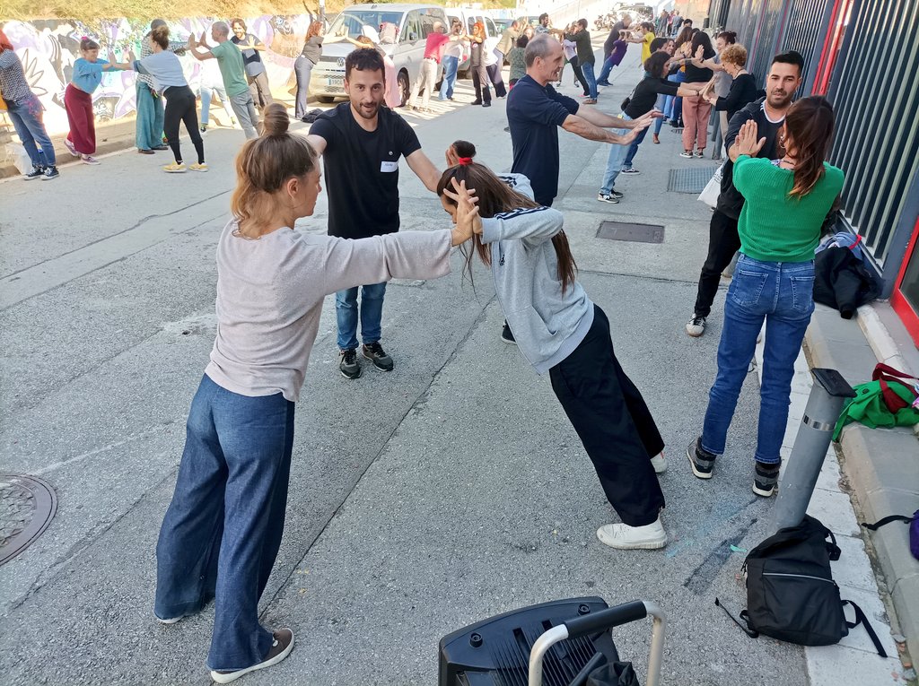 Antalcantara's tweet photo. Hem gaudit molt amb la jornada per a l'impuls de projectes de #CircSocial i gent gran
Ponència, diàleg, networking, taller,... Ha rodat com un monocicle.
Gràcies a totes!
#PlaImpulsdeCirc https://t.co/8nCvxgMwNk