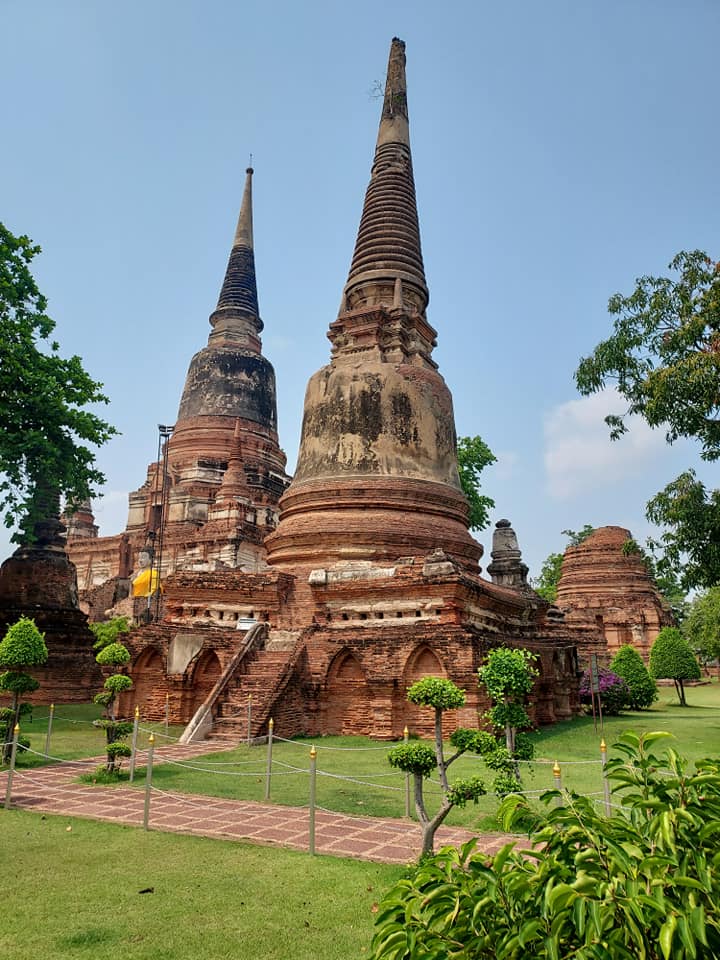 OstendorfHeiko's tweet photo. Just took an incredible day trip to Ayutthaya, Thailand's ancient capital! 🛕✨ From the stunning Wat Phra Si Sanphet to the peaceful Reclining Buddha, the history and beauty here are unreal. An hour from Bangkok – a must-visit! 🚗 #ThailandTravel #Ayutthaya #DayTrip #TravelAsia https://t.co/pDQsTUvvQD