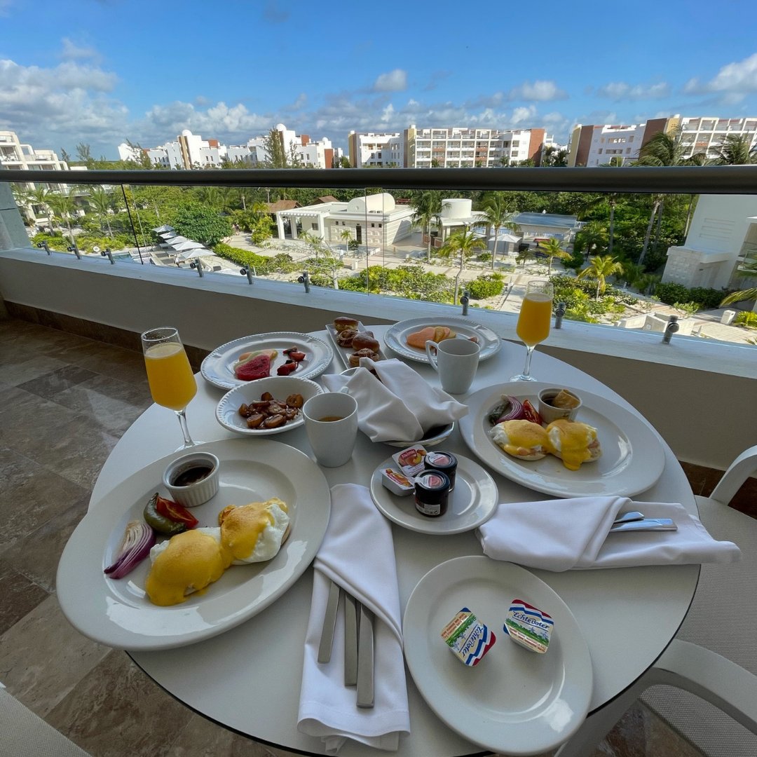 TheExcellenceCo's tweet photo. Breakfast bliss awaits at our luxury resorts! Enjoy the flavors of paradise as you bask in the beauty of nature. #TheExcellenceCollection #LuxuryRetreat #GourmetBreakfast
📷 Princess J
📷 Rob S
📷 Robert G
📷 taydanae https://t.co/43NKDajzcv