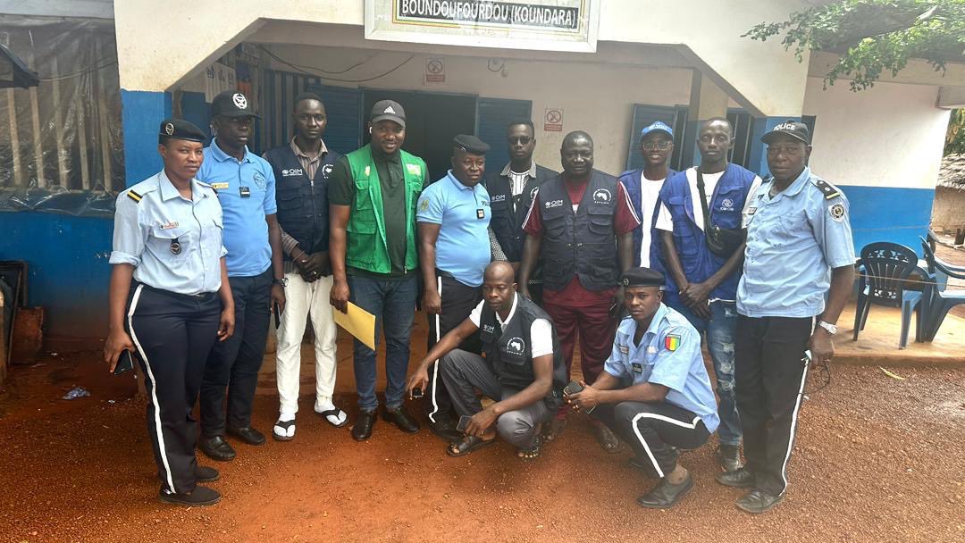 Mission conjointe du Ministère de la Santé (DNELM, ANSS, PEV), MATD et <a href="/OIMGuinee/">OIM Guinée</a> aux points d’entrée et zones de mobilité. Soutenue par <a href="/gavi/">Gavi, the Vaccine Alliance</a>, elle cartographie la mobilité et les risques de santé publique pour renforcer la vaccination et anticiper les défis aux frontières.