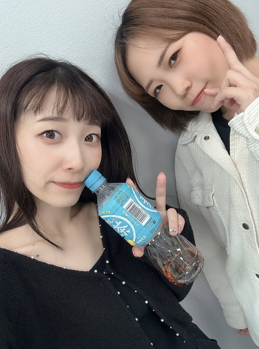 artistmomo73's tweet photo. ウランandティファニーです🩵💛
今日は公式のお稽古は無かったのですが、
二人でお仕事とレッスンの合間をぬってマジで真面目に歌とダンスの練習してました！！！2人でみっちり予習復習！！！🔥

（せなちゃまは頑張ったので今目の前でパフェ食べてます🍨）

開幕までしっかり積み上げていきます🎀
御来場心よりお待ちしております✨️✨️✨️

 #バレミュ 
 #GIHB 
 #ウラティファ