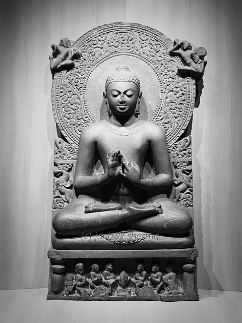 दलित जातिवाद का विरोध करते हैं, लेकिन मेरा व्यक्तिगत अनुभव यह है कि वे खुद भी उतने ही जातिवादी हैं जितना कि उच्च जाति के लोग। यह अनुभव सिर्फ सोशल मीडिया तक सीमित नहीं है, बल्कि असल जिंदगी में भी देखा गया है। अक्सर दलितों से मुझे ऐसे संदेश मिलते हैं जिनमें वे केवल यह जानना चाहते