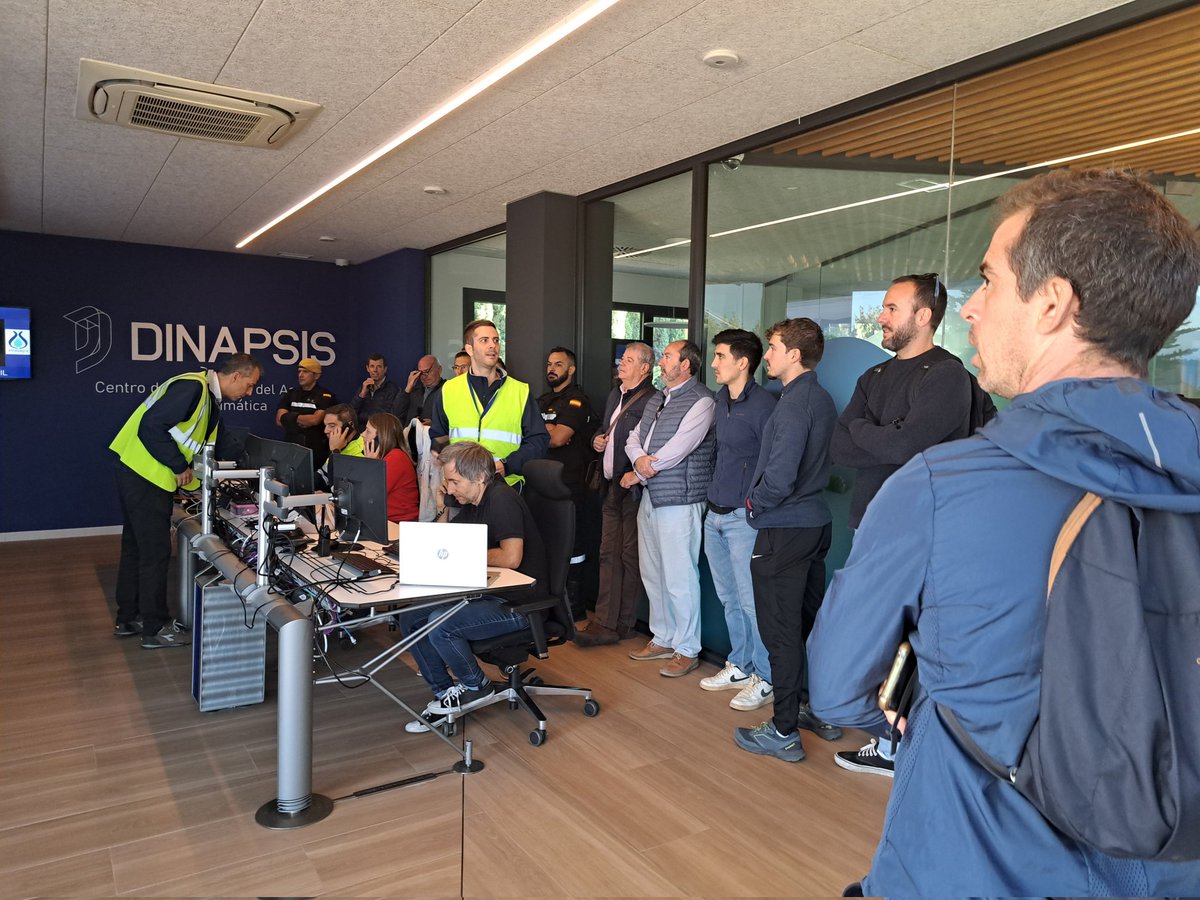 Estrelaromero2's tweet photo. Muchas gracias a Marcos Martínez,  Sergio Sánchez  y Pablo Villarrubia @Emasagra por mostrarnos los sistemas de prevención ante inundaciones
@cursoinundaciones 
#ENPCE
@proteccioncivil 
@SubdeGobGranada https://t.co/hjyVvAxBCi