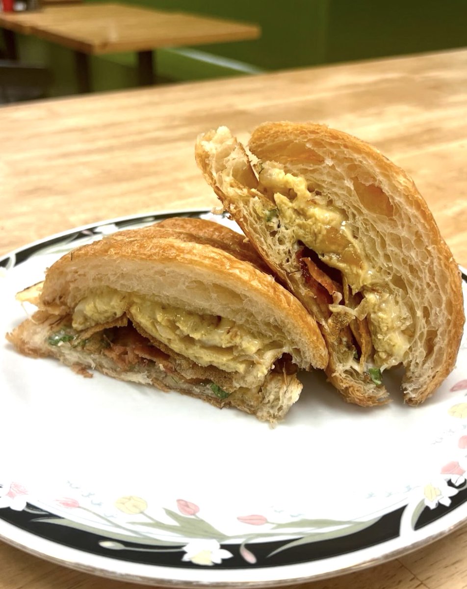 FreshOnTheMenu's tweet image. The best way to start your day is at a #FreshOnTheMenu restaurant serving up #FarmToTable breakfast! 🐓🍳

📸: Glass Onion, Baguette Magic, Lowcountry Fresh