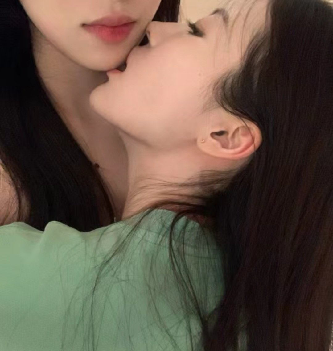 2选1  我们俩谁？？ https://t.co/N7PoqEJhfb