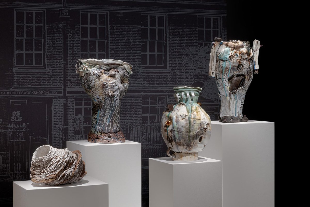 ceramicmagazine's tweet photo. This October saw ceramics exhibited at two of the leading London fairs of the year: Frieze, for contemporary art, and PAD London, for collectible design.

📙 Read Emma Park's review of Frieze and PAD London 2024 in Ceramics Now: https://t.co/cMZvDdySnW https://t.co/Y0DsQdVBfH