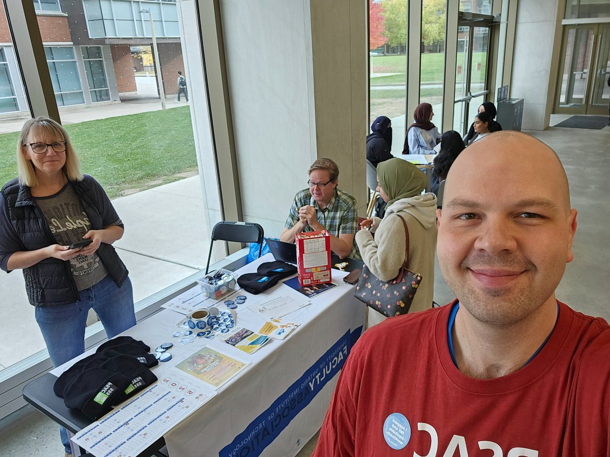 timtro's tweet image. Happy to support job security fairness for contact faculty and sessional instructors at @ontariotech_u with @UOITFA and @PSAC555! #fairness4cf