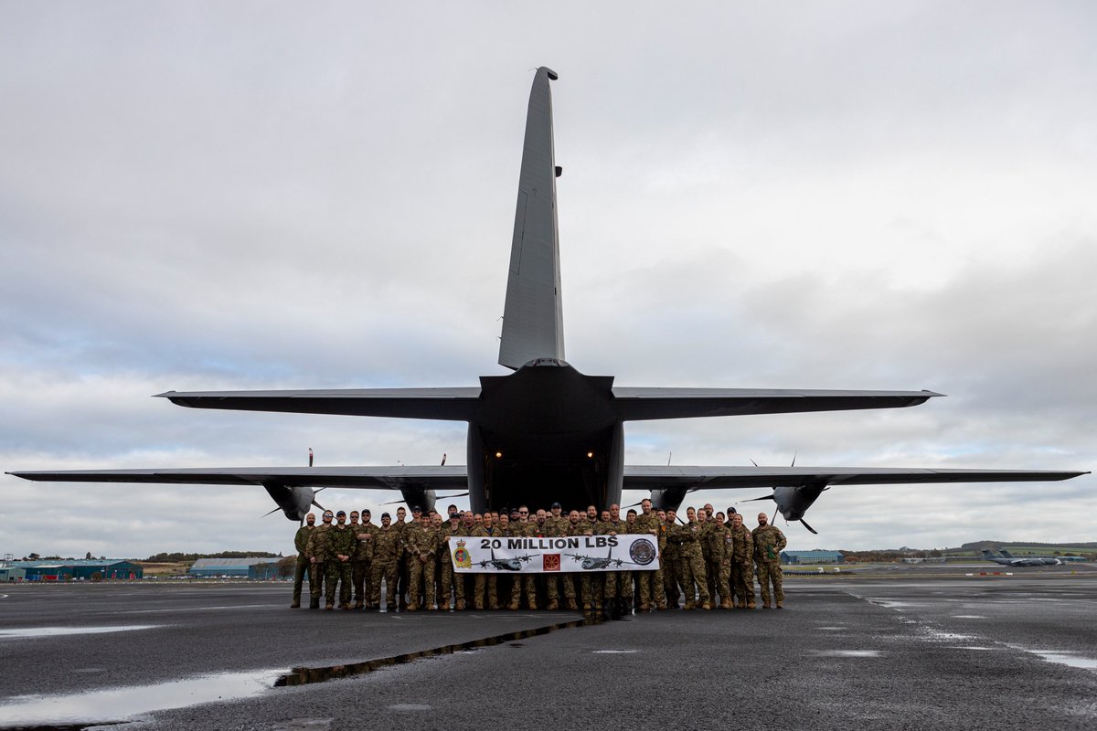 OperationsArc's tweet photo. La Force opérationnelle aérienne Prestwick de l’#ARC a récemment franchi le seuil des 20 millions de livres de cargaison transportée en soutien à l’Ukraine dans le cadre de l’#OpREASSURANCE, tout en soutenant l’#OpIMPACT au Moyen-Orient et l’#OpPRESENCE en Afrique. @CIOC_CJOC https://t.co/apC7KNj9ru