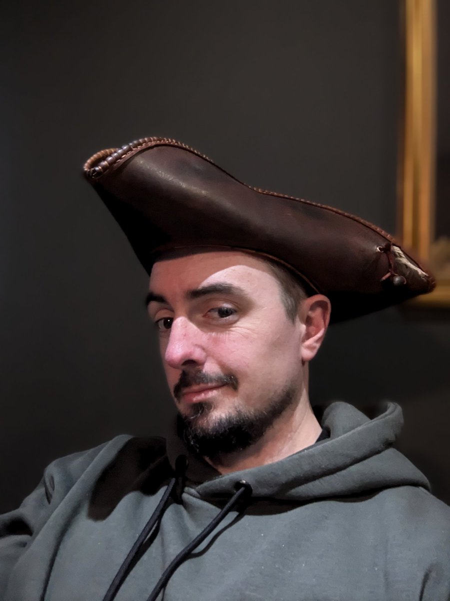 dark_chazy's tweet photo. One of the best perks of learning leathercraft? 
Making your own tricorn pirate hat! 🏴‍☠️
 #DIY #Leatherworking #PirateLife https://t.co/RDrIuj9tAy