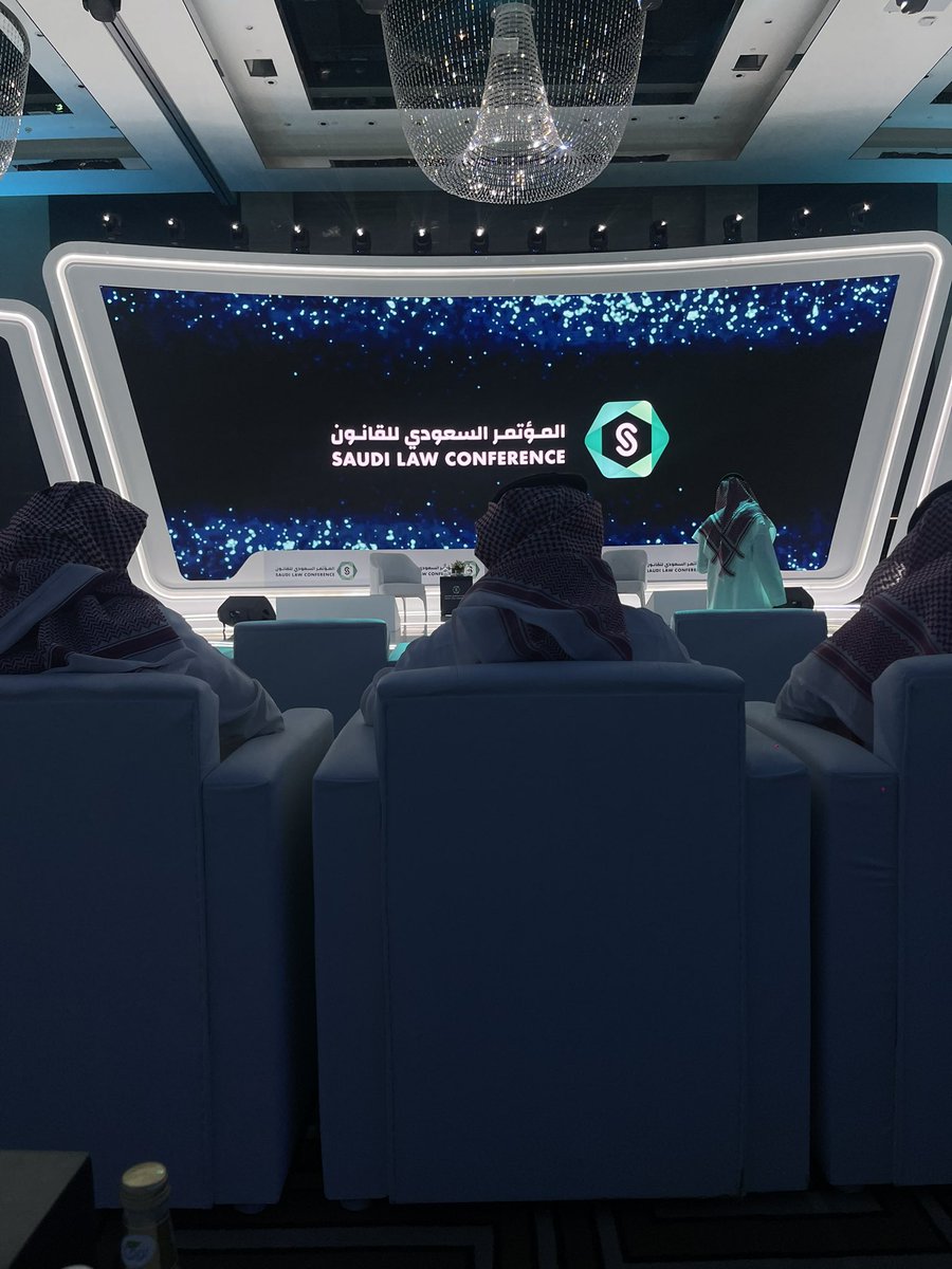 #المؤتمر_السعودي_للقانون 

سعدت بالحضور و استماع الجلسة الافتتاحية و ما فيها من اثراء 
ولكن ما زال التساؤل لدي قائماً و هو :
ماهو دور <a href="/SAIPKSA/">الملكية الفكرية</a> في ضمان الملكية الفكرية الغير ملموسة و بين المنافسة التجارية ؟ وماهي الحلول التي تضمنها الهيئة في هذا المجال و عدم استنساخ الافكار سواء