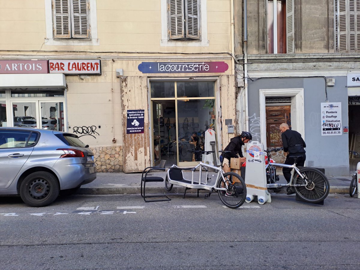 🎬 Ça tourne ! Il y a quelques jours nous étions à...Marseille ! L’objectif ? Valoriser le partenariat entre un donneur d’ordre et deux cyclologisticiens. Merci au <a href="/GroupeSTERNE/">STERNE</a>  et à la Courserie. Rendez-vous dans quelques jours pour découvrir le résultat.😉
