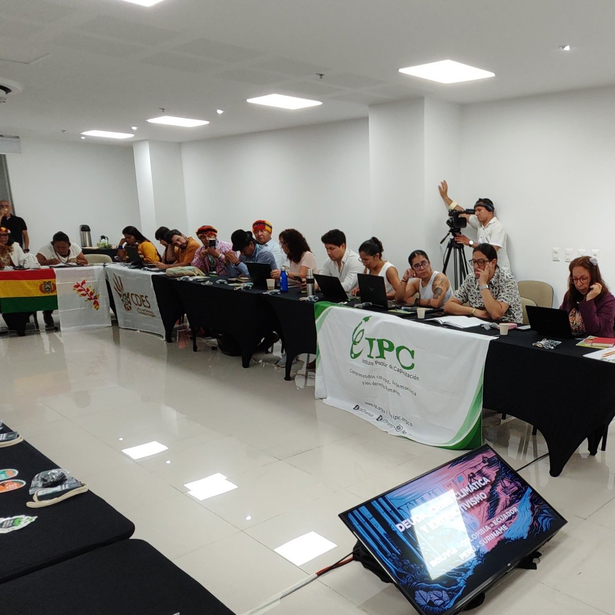 #COP16 | Iniciamos la presentación de los resultados del proyecto "Deuda, crisis climática y extractivismo" que  pone la luz sobre la relación que hay entre estos tres elementos para crear un #CírculoVicioso que atenta contra la preservació de la #Amazonía y de la vida.