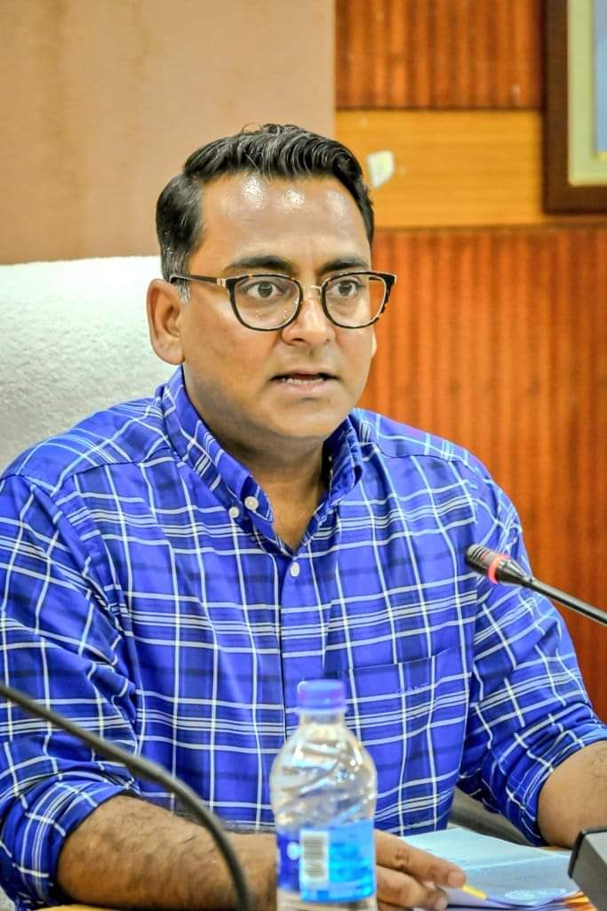 DeogharPrd's tweet photo. विधानसभा आम चुनाव, 2024 क��� तहत आज दूसरे दिन दिनांक-23.10.2024 को 15-देवघर विधानसभा से 01, 13-मधुपुर विधानसभा से 06 एवं 14-सारठ विधानसभा से 04 नामांकन फॉर्म खरीदा गया।
#vidhansabhaelection2024 
@ECISVEEP @ceojharkhand @DCDeoghar https://t.co/eIvmk1mJcM