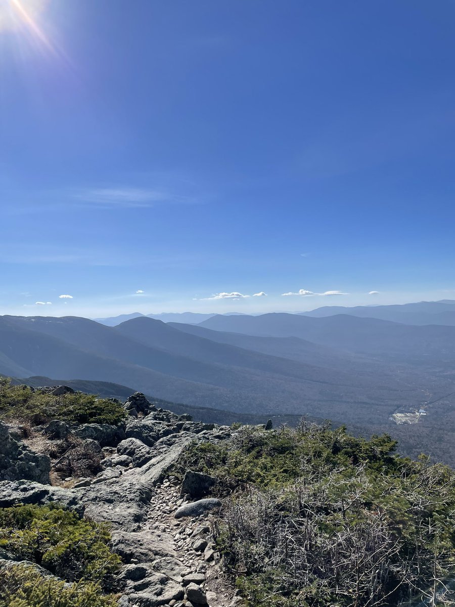 ItsSteammm's tweet image. Touching grass and rocks