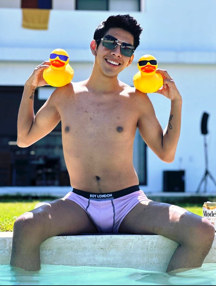 JesusBlue10's tweet photo. Vaya que embarneci en estos últimos meses.
🥵😳🍑💦
#cuack
@Funny_MXXX @radargaymx @XXXaRRoz https://t.co/zo7Q6sA6S8