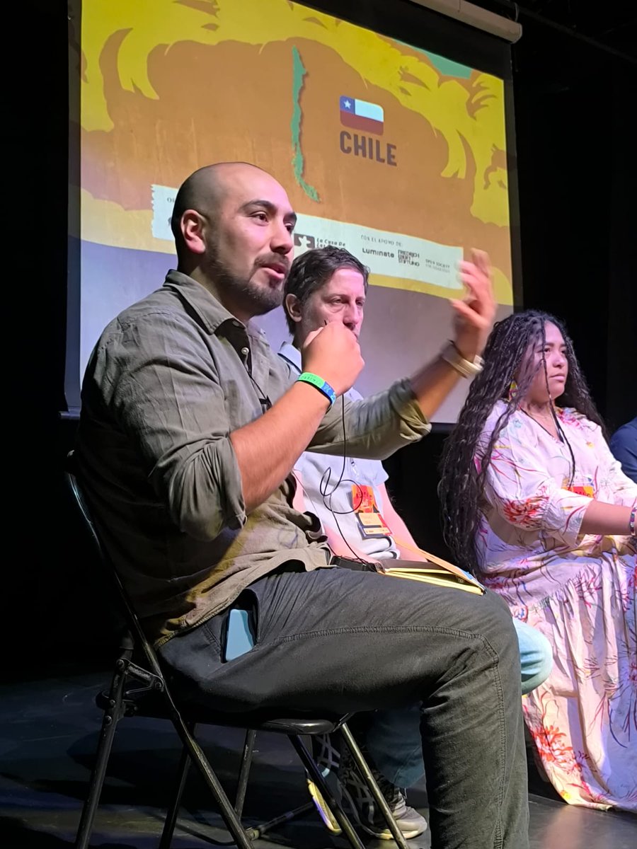 <a href="/CELS_Argentina/">CELS</a> <a href="/ashantiperu/">Ashanti Perú</a> Chile 🇨🇱 
"Chile es un país muy herido por la dictadura de Pinochet. Hasta el momento sigue reprimido el derecho a manifestarse. Las generaciones adultas ven con malos ojos una protesta o una lucha social. Las generaciones de los años 2000 en adelante y gracias a los estudiantes