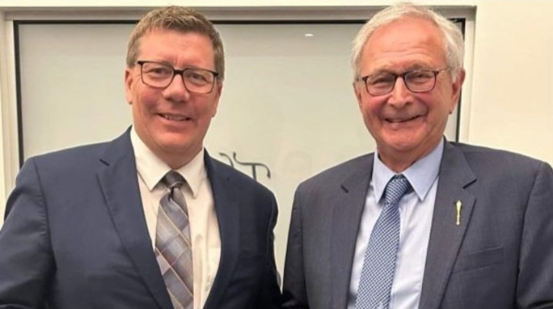 AbGamble1's tweet image. 1) Angus Reid may have unwittingly cost Blaine Higgs and  now Scott Moe their elections. An Angus Reid poll came out showing strong support for their pronoun policies, the timing of the poll was perfect, Scott Moe immediately posted it. What we didn&apos;t know..2)