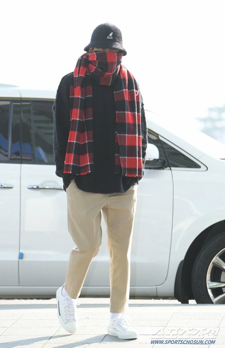 daltokki44's tweet photo. 꽁꽁 싸매고도 추워서 형한테 안기는 혁이 https://t.co/9G7tRAdtTI