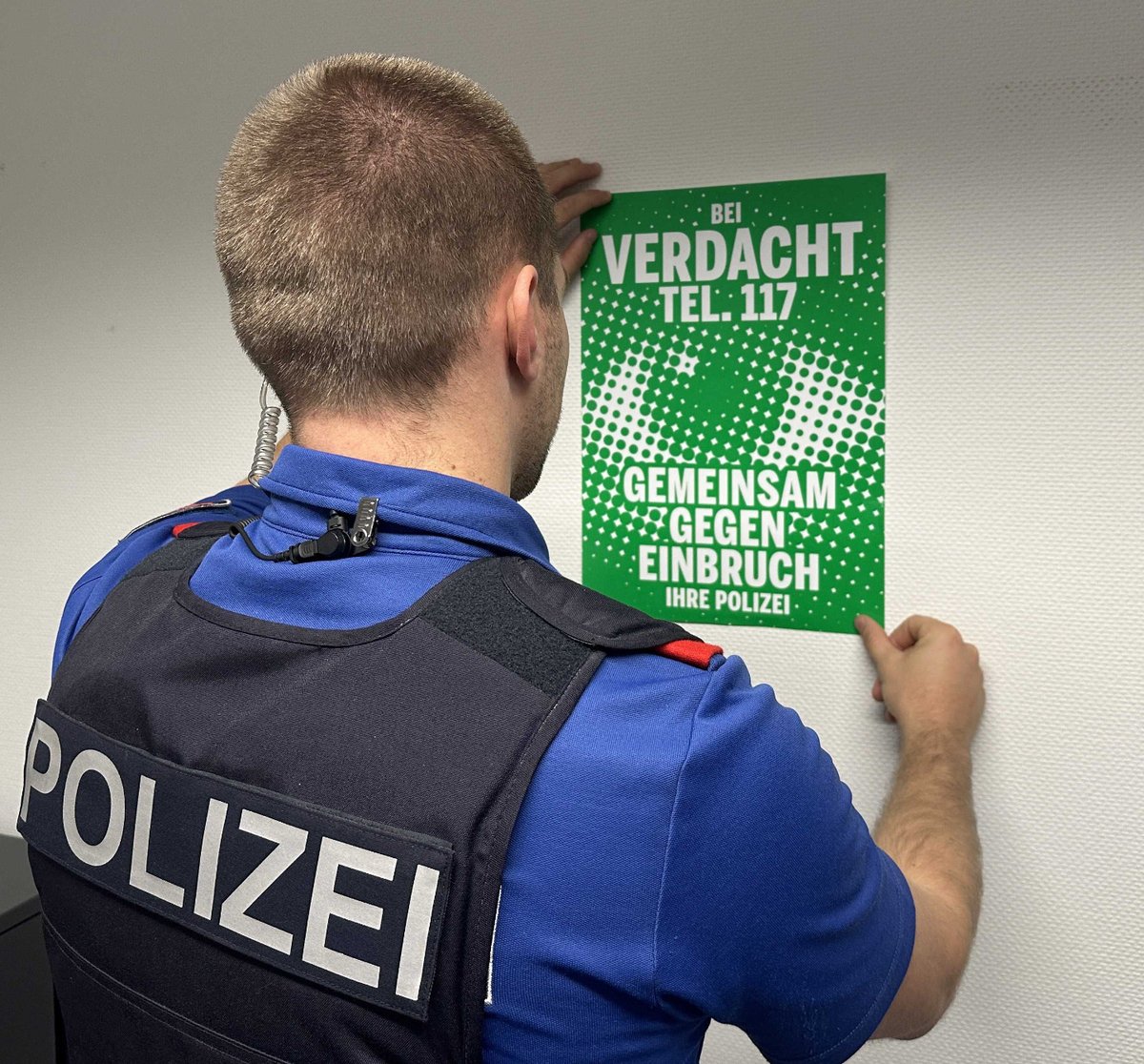 Mit der anstehenden Umstellung der Uhren auf die Normalzeit nimmt die Zahl der Einbrüche tendenziell zu. Aus diesem Grund starten die Zentralschweizer Polizeikorps die Präventionsaktion «Bei Verdacht Tel. 117 – Gemeinsam gegen Einbruch». Weitere Details: bit.ly/3A6hmXd