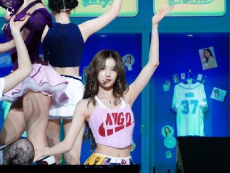 Minatozaki Sana (@sanaelite) on Twitter photo 