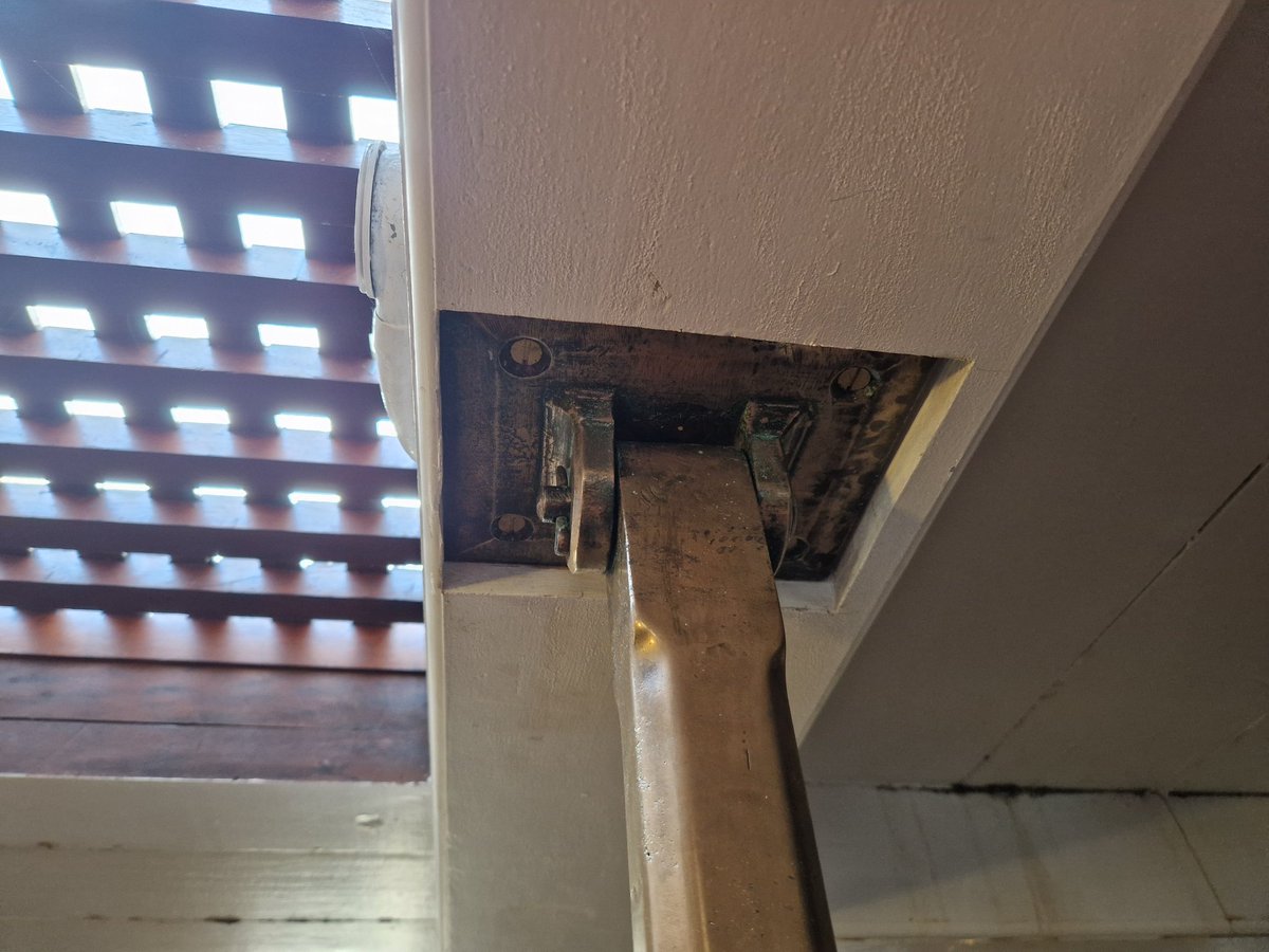 A staaaaaanchion! I cut a recess into beam 23 - which was repaired earlier this year - so we could put this stanchion back on #HMSTrincomalee. Not a bad result. #Joinery #Boatbuilding #Shipwright #Skills #Hartlepool