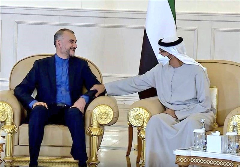 alirezasfn1's tweet photo. خدا بیامرزه #شهید_امیرعبدالهیان 
زبان بدن رو خوب بلد بود! https://t.co/ikhmDs5jlV