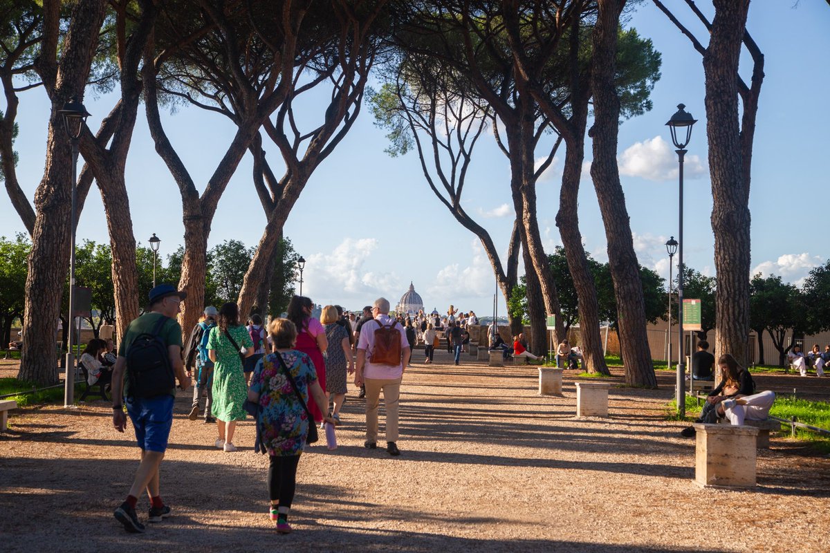 ROME RECAP!

We’ve just returned from a fantastic tour of Rome.  Highlights included Jasper’s wealth of knowledge, getting to hang out with amazing people and fantastic weather. 

Big shout out to Sally and the team for organising it 👏